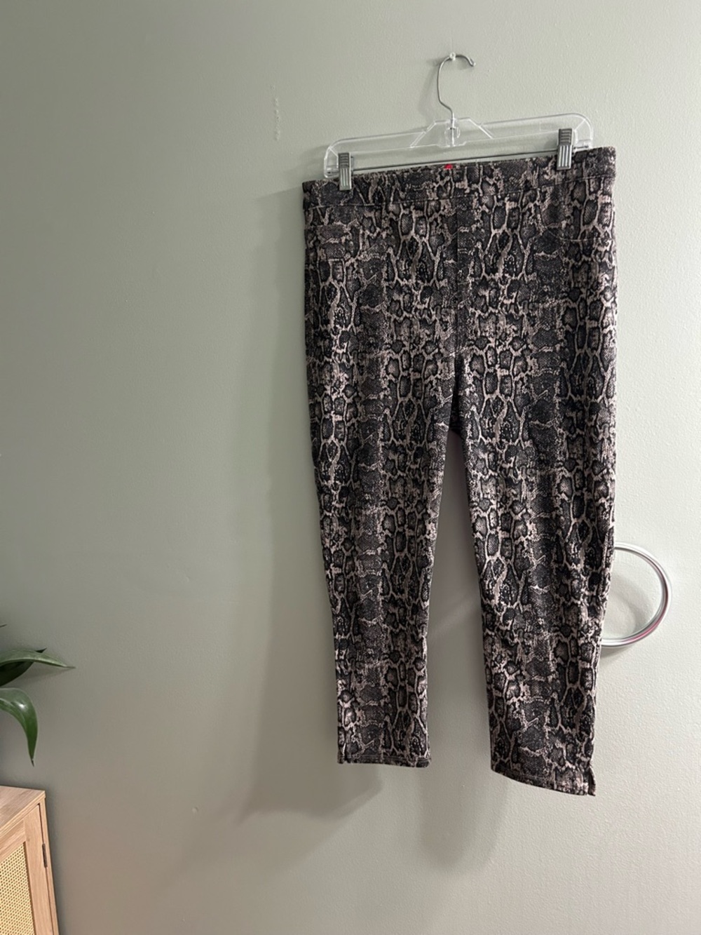NWOT Spanx Jean-ish ankle cropped leggings snakeskin print pants